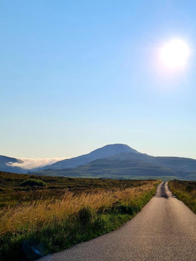 Atholl House Skye Hotel Дънвеган Екстериор снимка