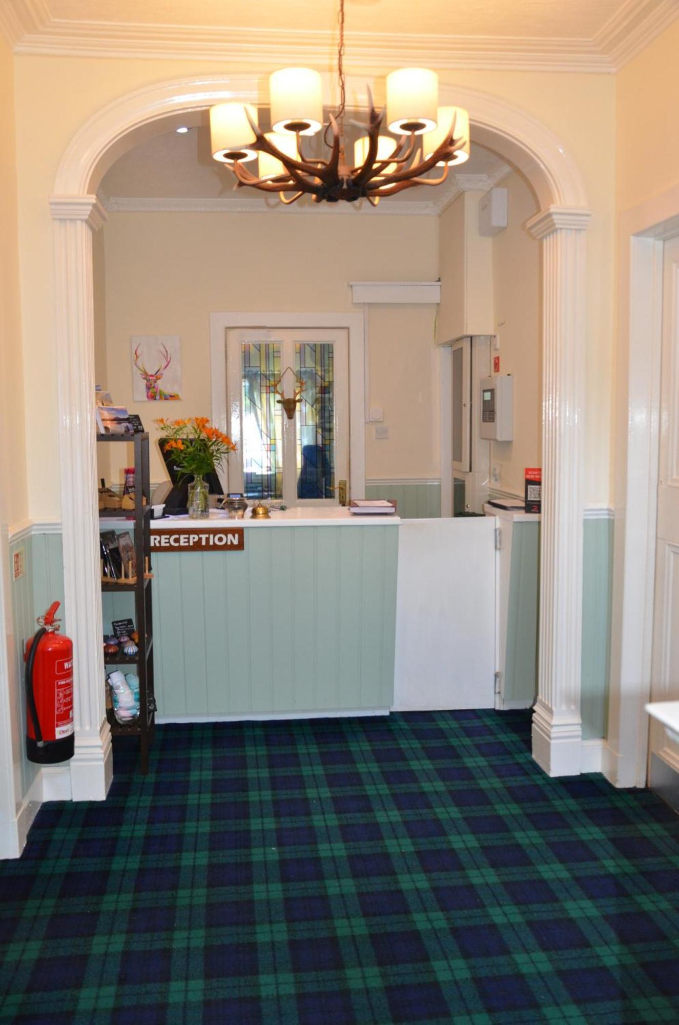 Atholl House Skye Hotel Дънвеган Екстериор снимка
