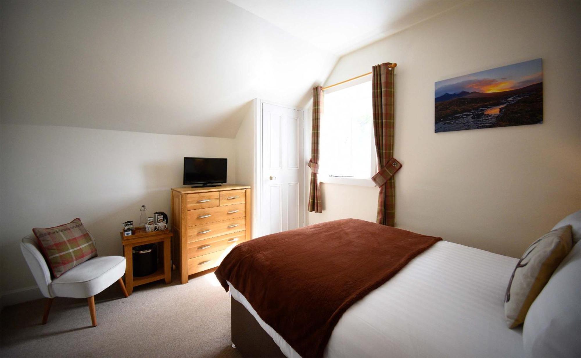 Atholl House Skye Hotel Дънвеган Екстериор снимка